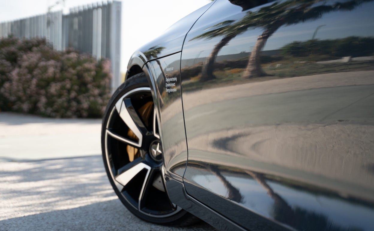 A close-up of one of the front wheels on a Polestar 1 in the colour Black Midnight