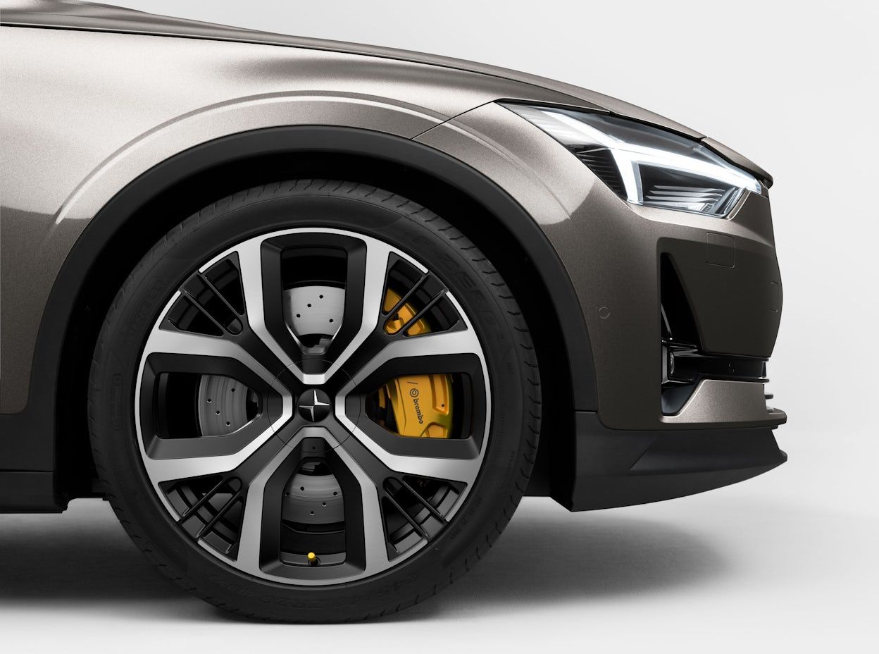 The front wheel of a Polestar with Moon exterior