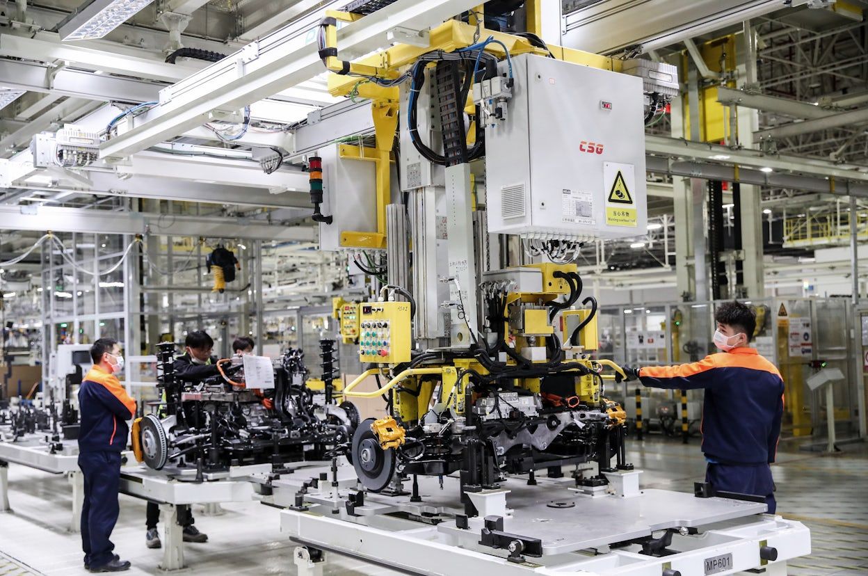 Polestar 2 being assembled on the production floor at Luqiao production facility.