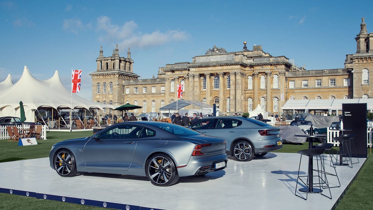 A Polestar 1 and a Polestar 2 in front of Blenheim Palace