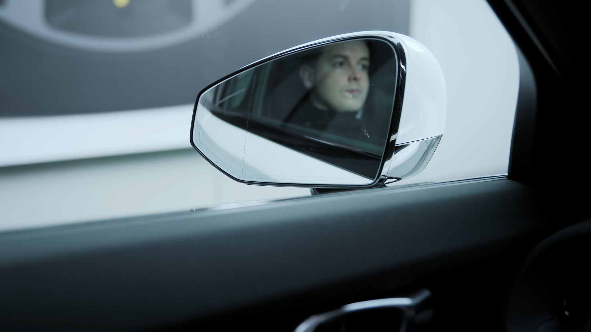 How to automatically tilt side mirrors when parking