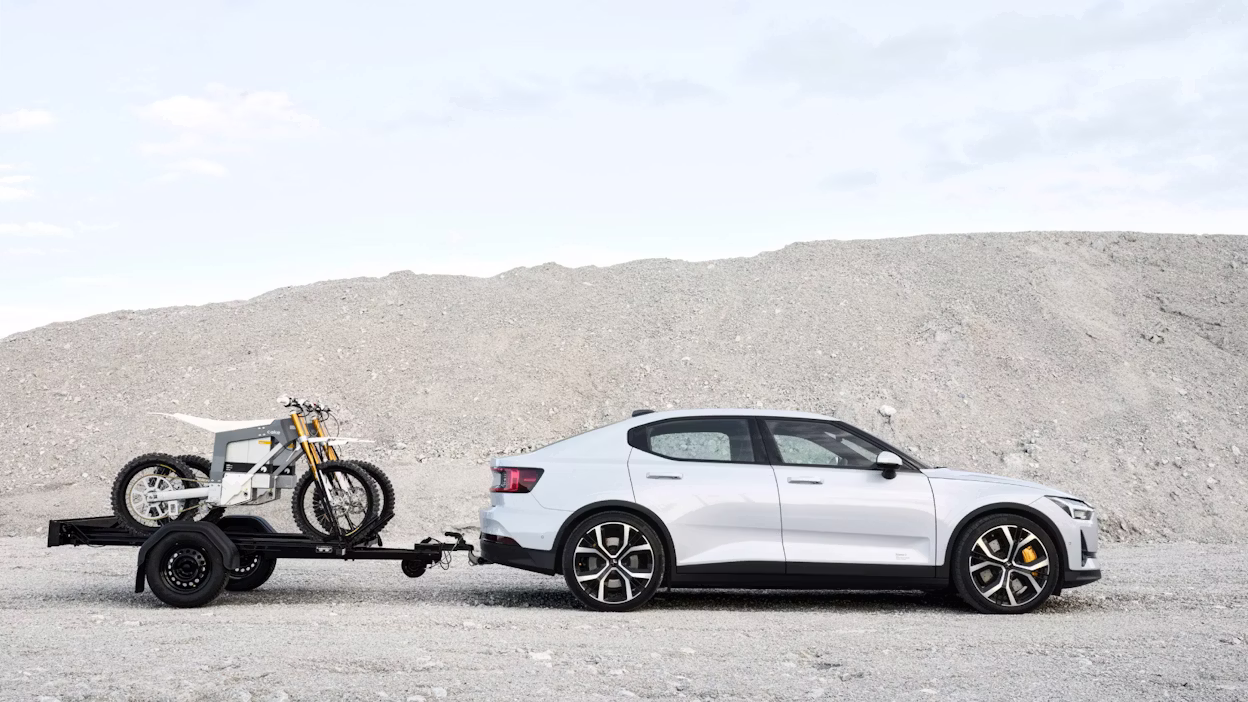 Aanhangwagen getrokken door elektrische auto