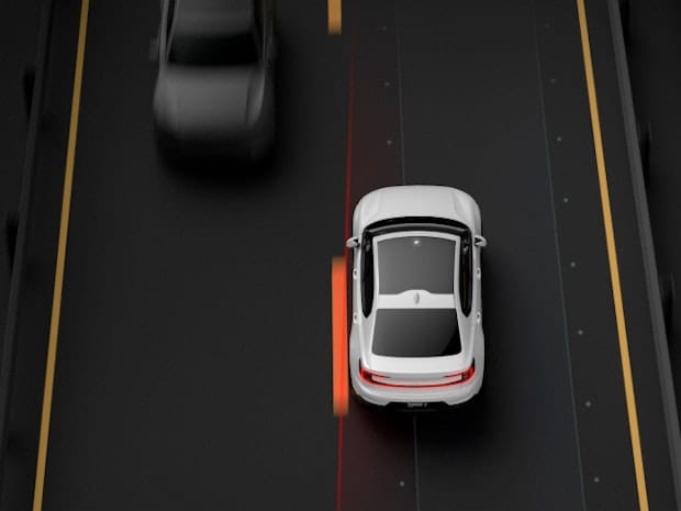 Visualisation of Pilot assist. White car driving on road being noticed to re-center in the driving lane