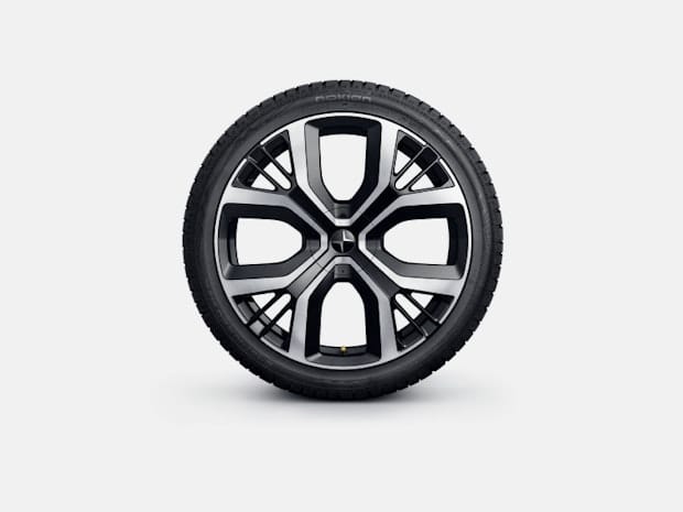 Details of a wheel and its rims against a white background