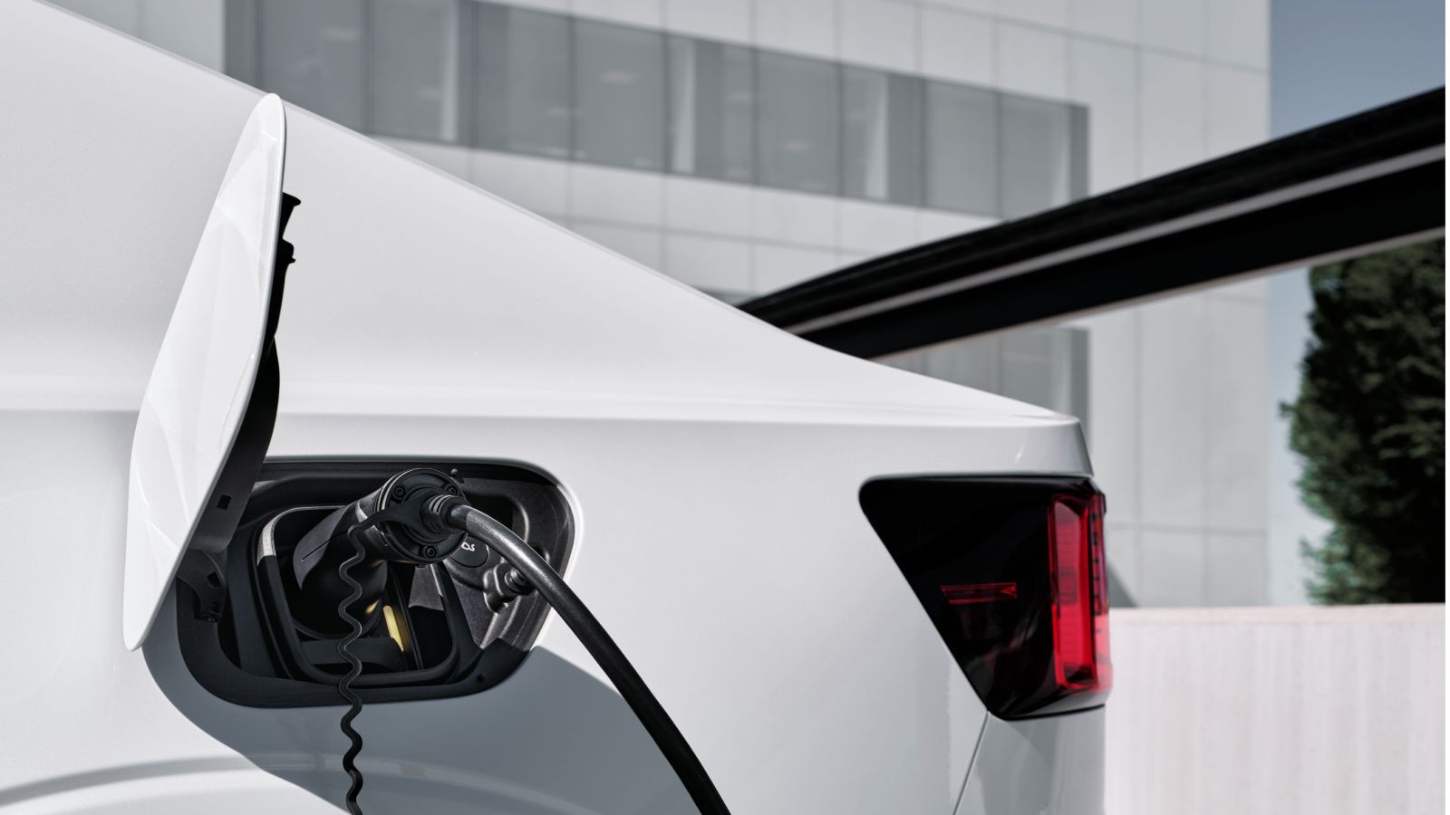 Details of charging socket of White Polestar 2 while charging