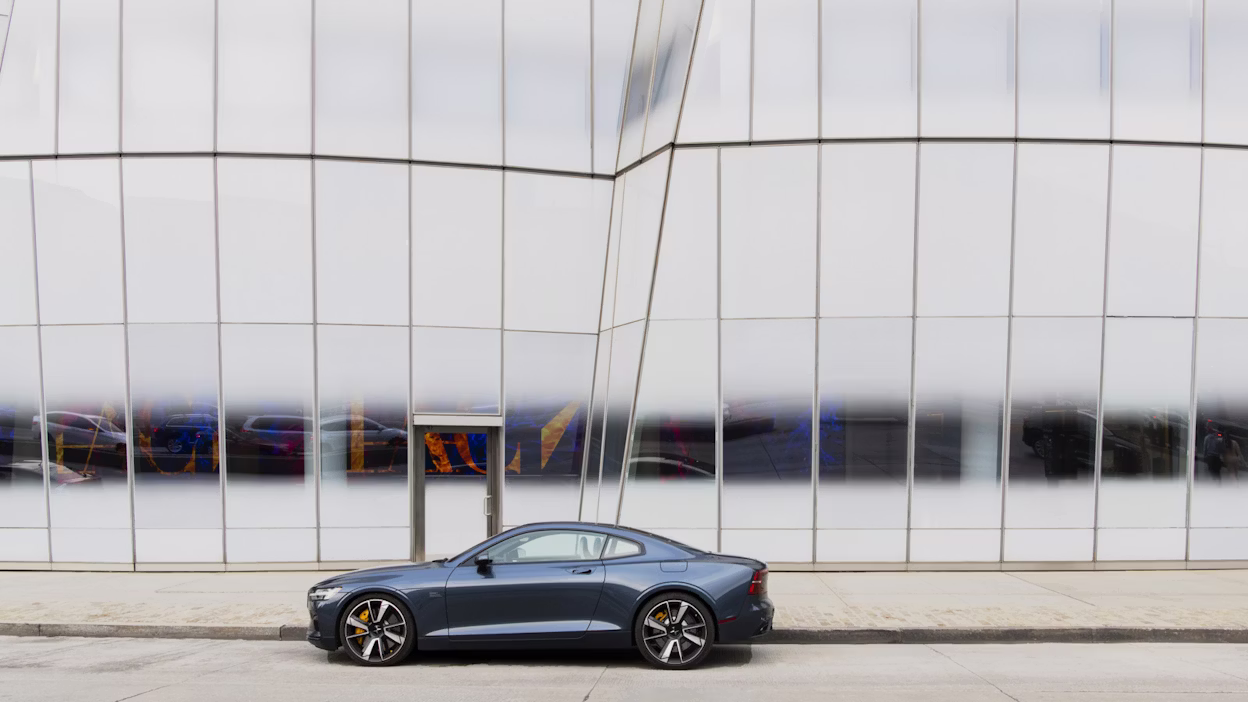 Polestar 1 in front of a building.