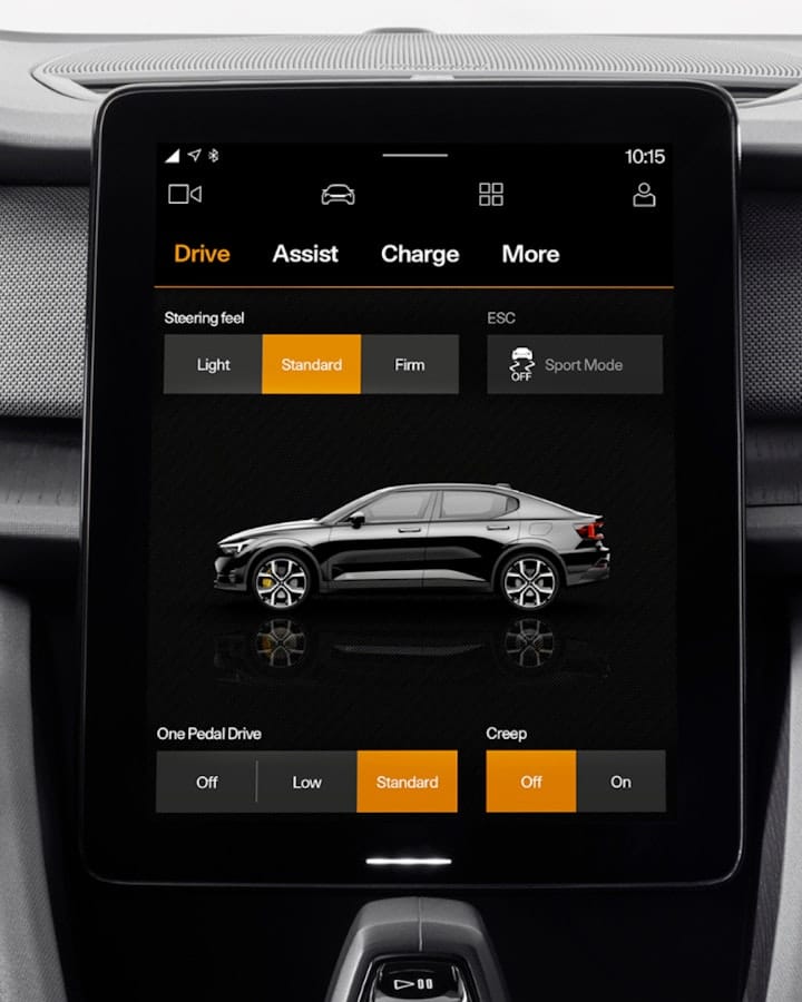 Der Bildschirm „Drive“ ermöglicht dir den Zugriff auf die Performance-Einstellungen wie den einpedaligen Fahrmodus und das Lenkverhalten.