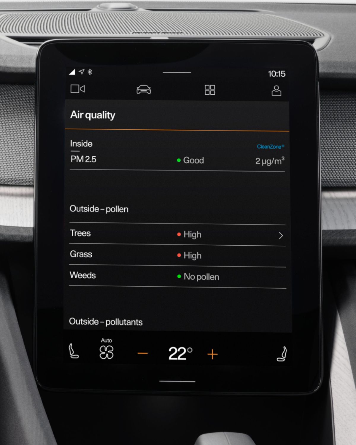 A big tablet screen showing the air quality inside the car