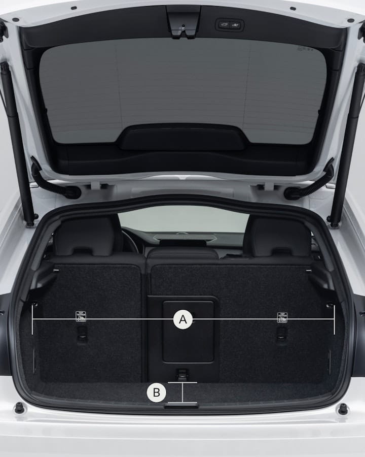 Lorsque les sièges sont relevés, le compartiment à bagages mesure 982 mm (A) par 1 020 mm (B) et affiche un volume de 405 litres.