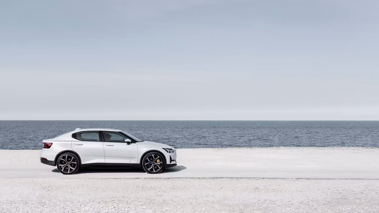 White Polestar infront of the ocean