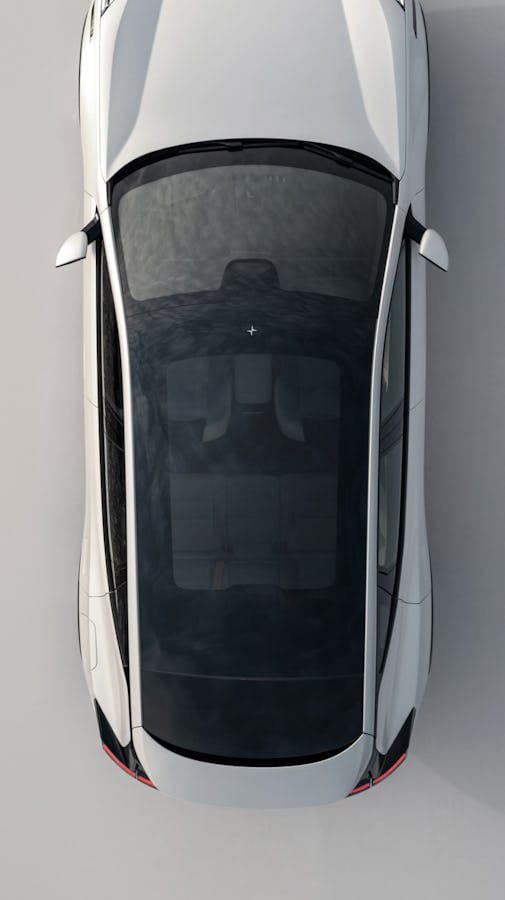Polestar 3 with panoromic roof seen from above