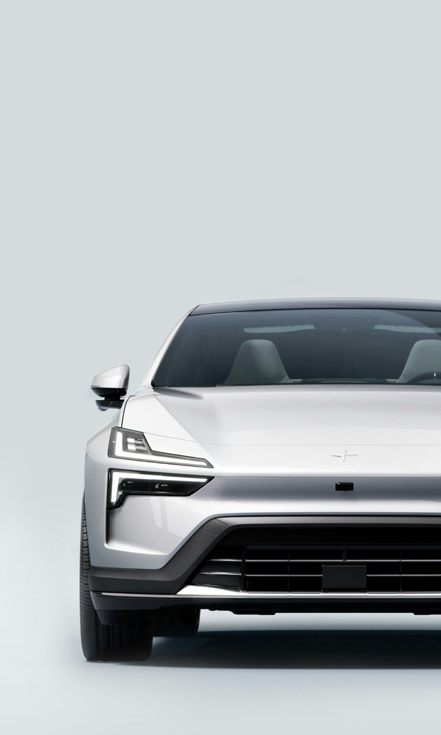 Front of Snow-coloured Polestar 4