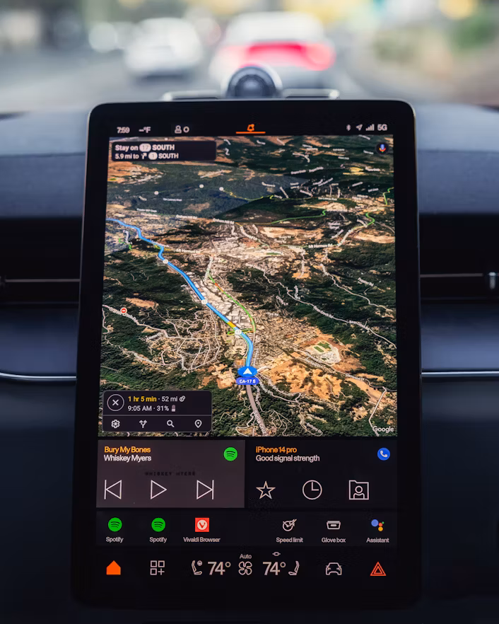 Polestar 3 HMI close-up.