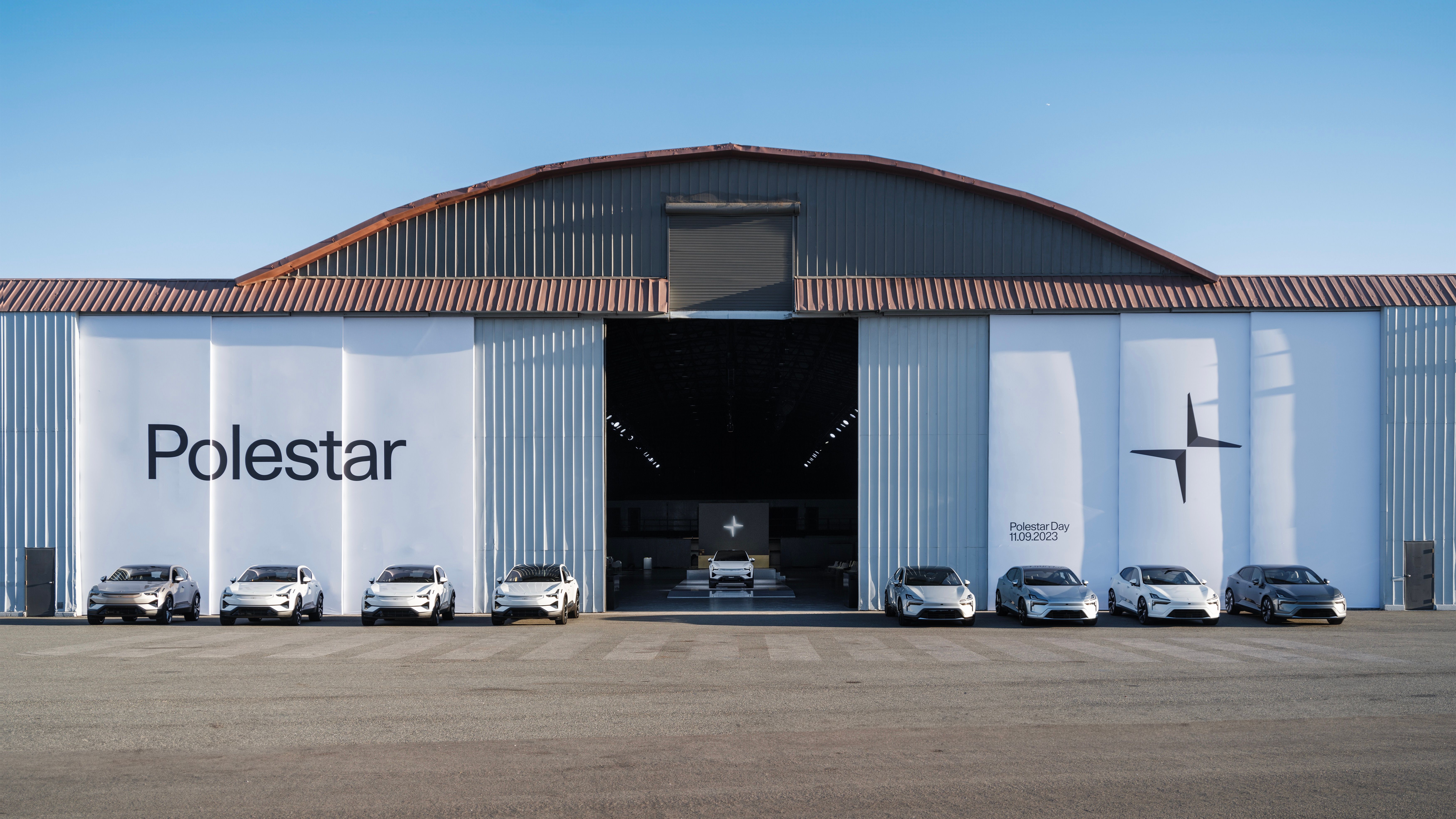 Polestar 3 and Polestar 4 in front of the Barker Hangar at Polestar Day.