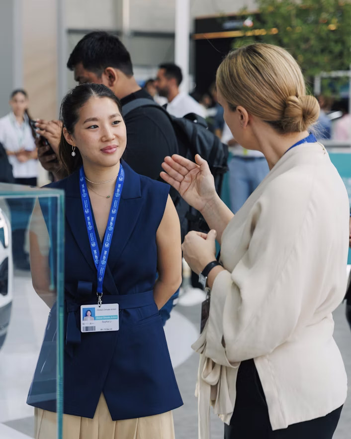 Sophia Li and Fredrika Klaren in discussion
