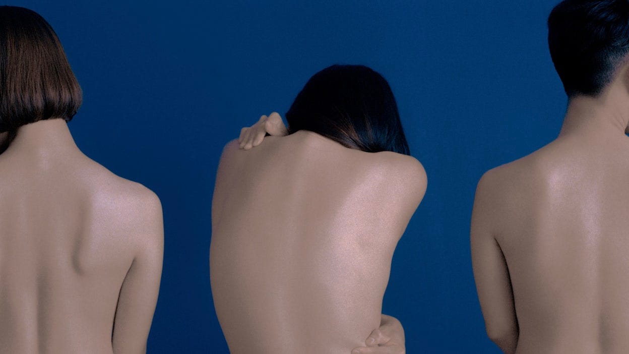 Rala Choi's artwork "Sitting Women Turned Back. 2017". Pictured: Three individuals sitting, turned away from the camera.