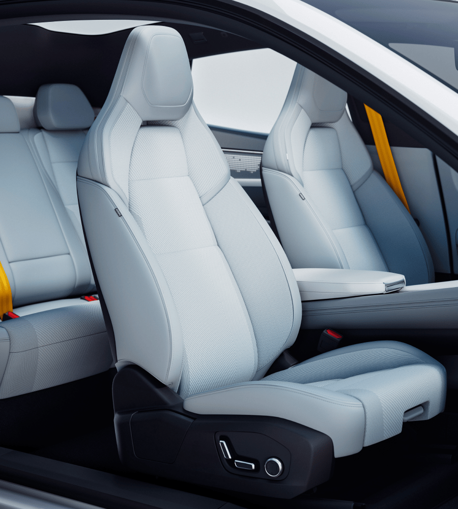 Front seats in the Polestar 4 that are adjustable