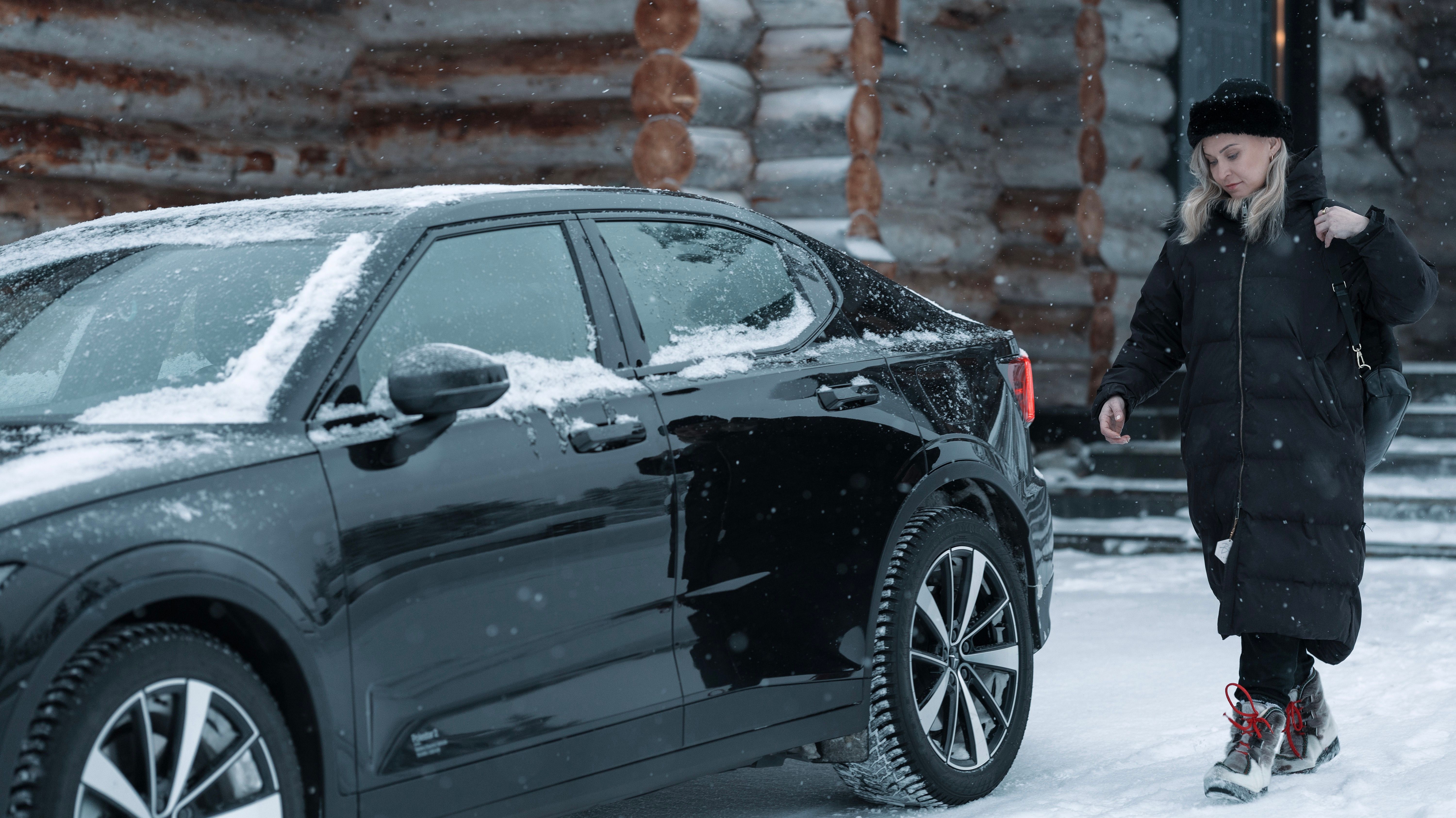 Tanja Sotka approaching her Polestar 2.