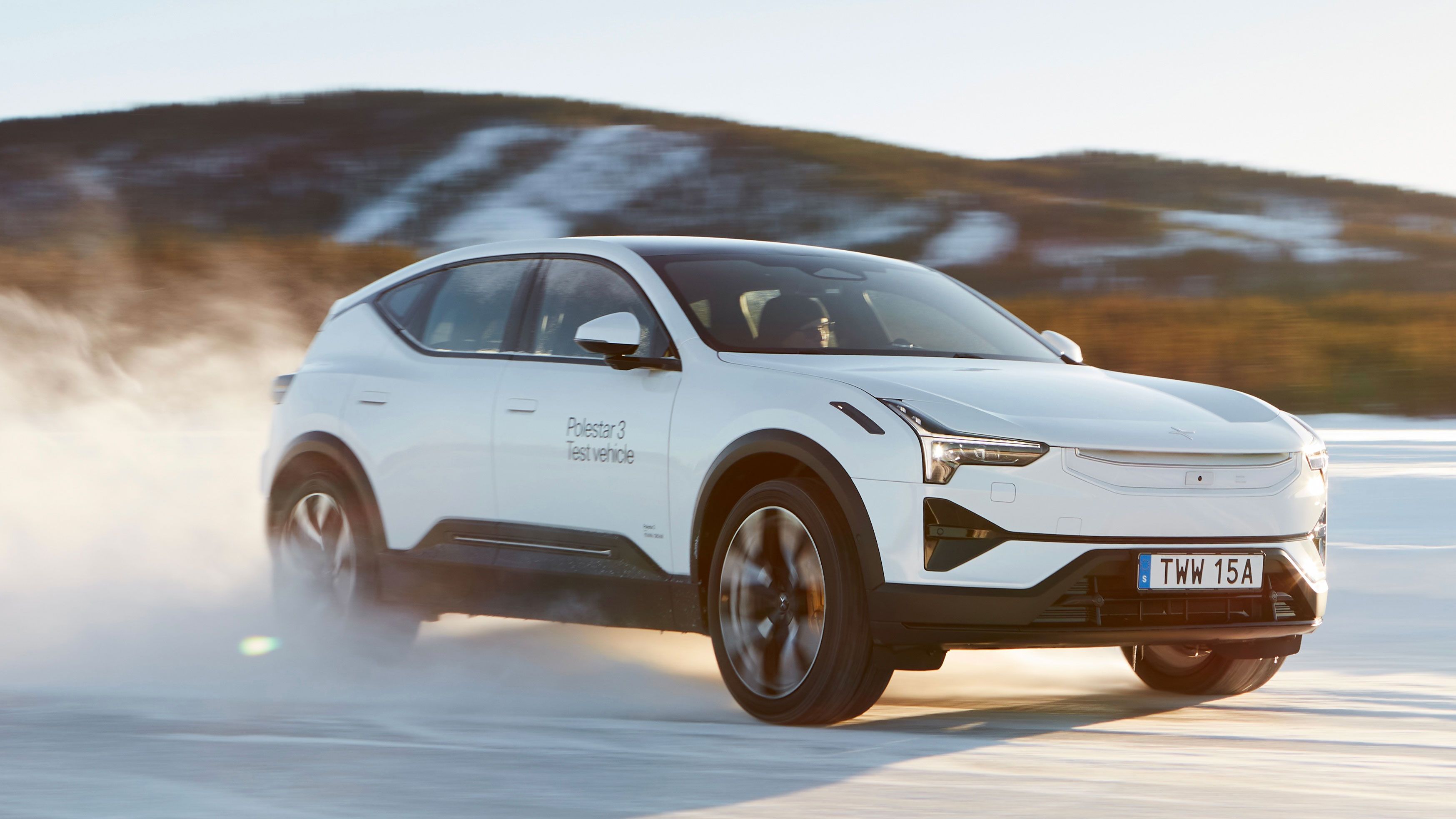 Polestar 3 in Snow color driving and kicking up snow behind it