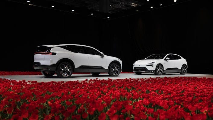 Polestar 4 and Polestar 3 on stage in front of red tulips