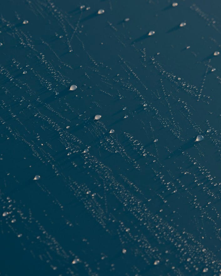 Raindrops on the panoramic roof of Polestar 3.