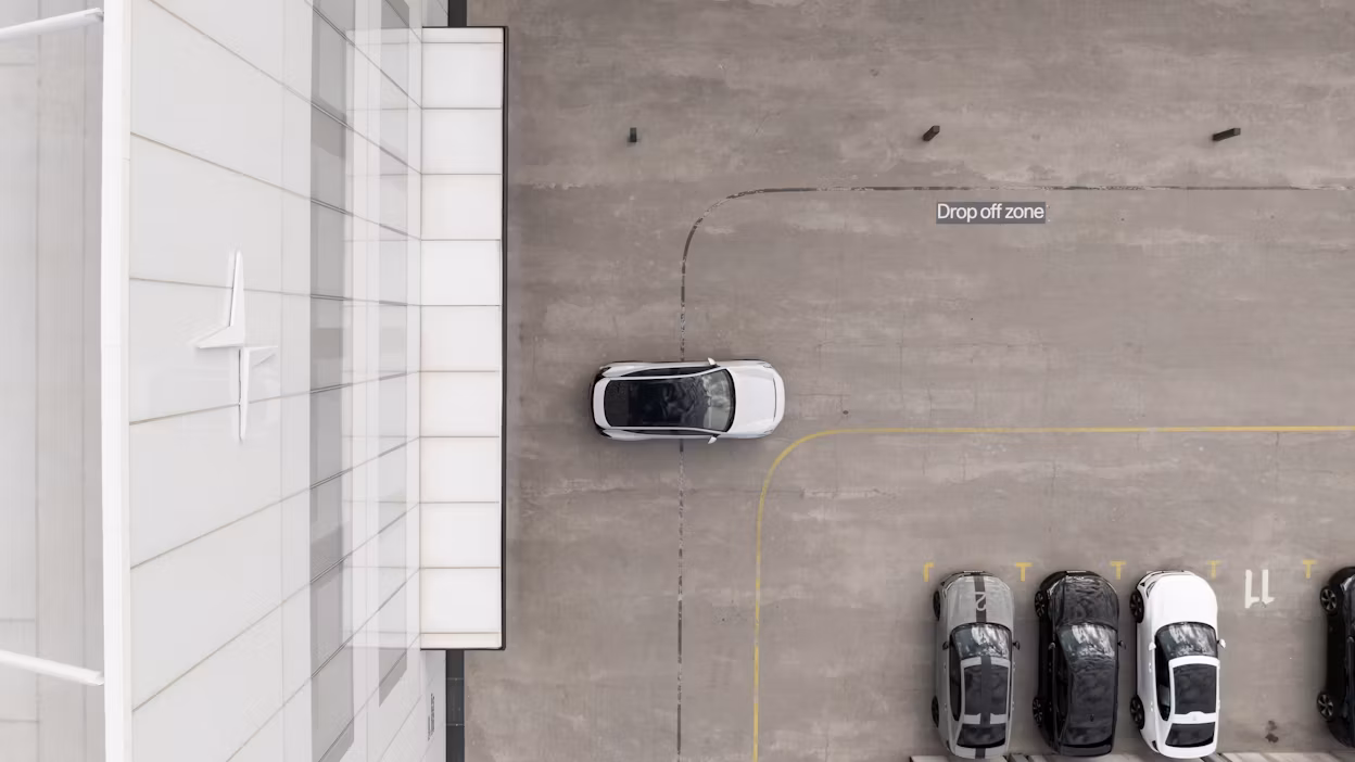 Witte Polestar 3 vanuit de lucht geschoten