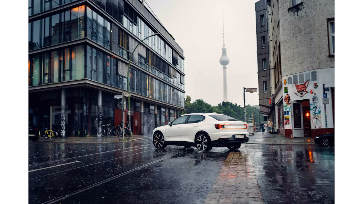 Polestar 2 in a junction in Berlin in the rain.