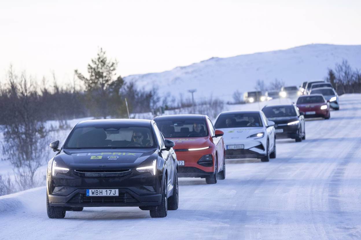 Polestar 3 suivie par d'autres marques automobiles dans la neige
