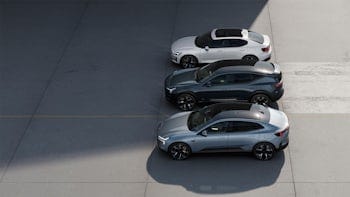 Polestar 2, 3 och 4 parkerade på betongplattor