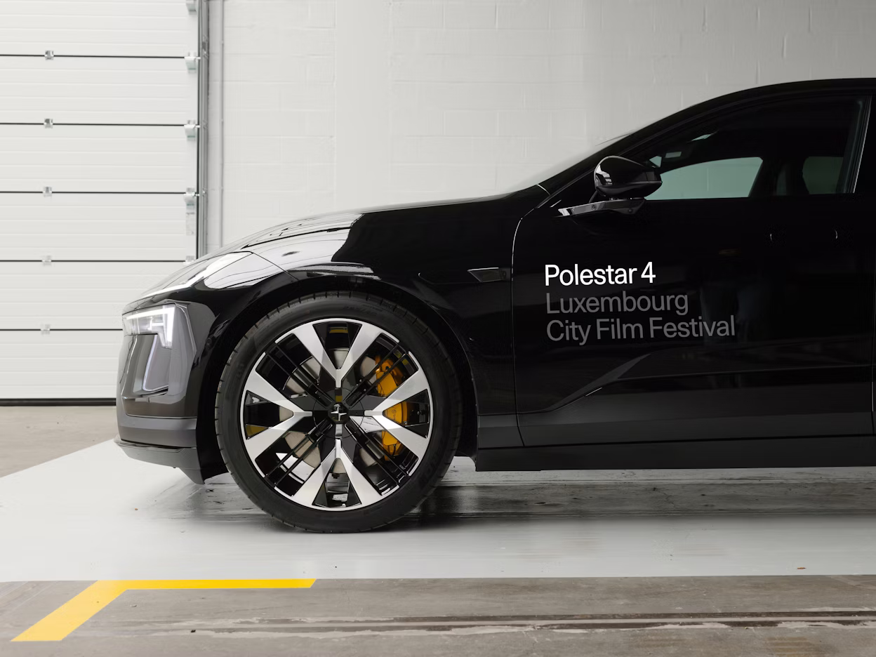 Polestar Space avec text 'City Film Festival' sur la porte