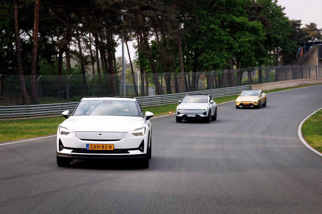 Polestar 2, 3, en 4 op een circuit.