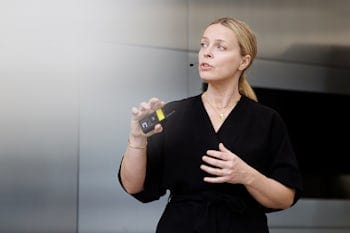 Fredrika Klarén presenteert in de Polestar space in Amsterdam.
