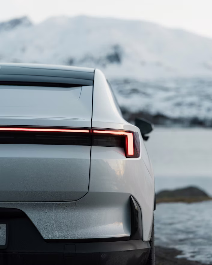 Back of Polestar 4 in front of mountains