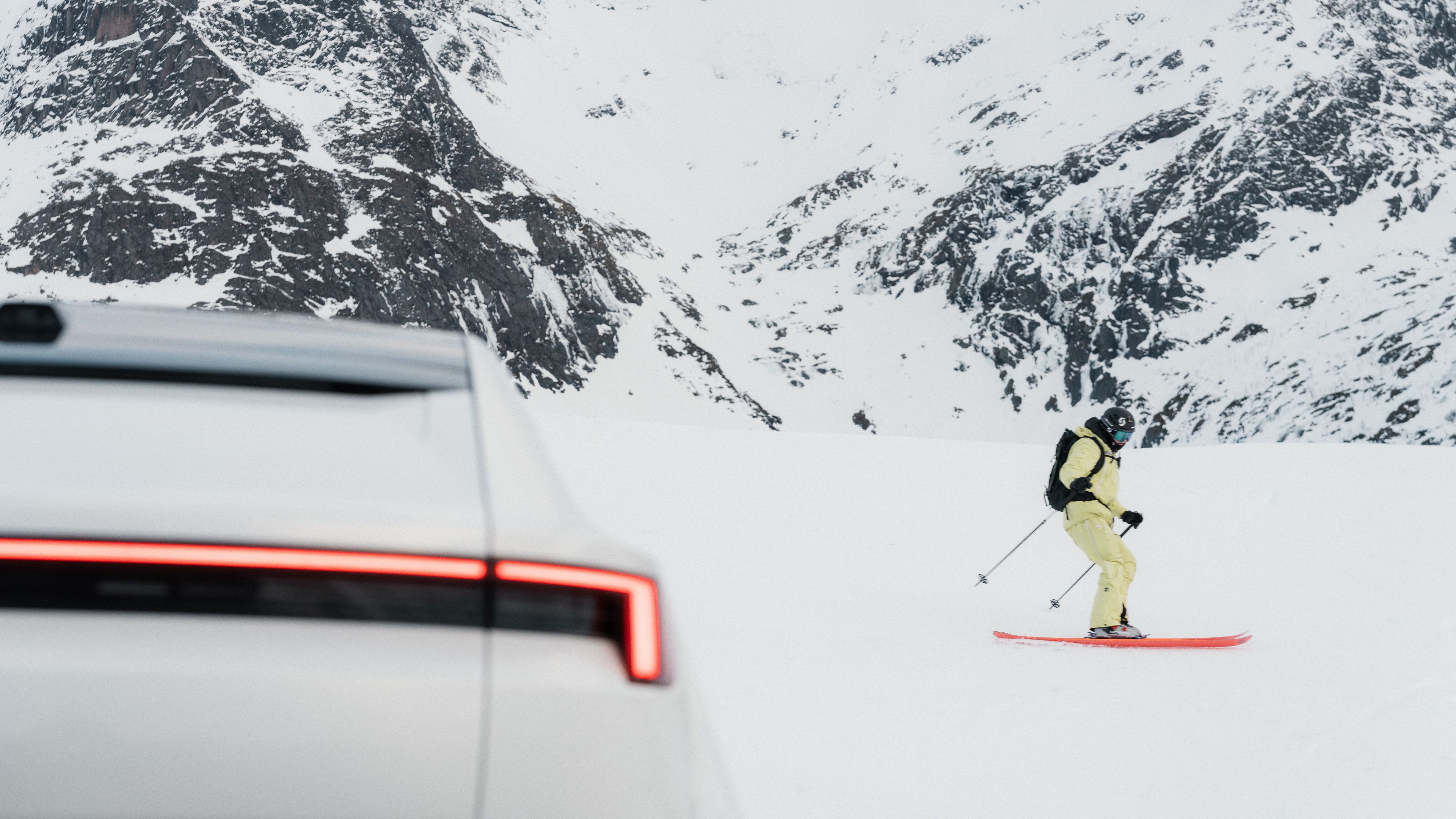 Skier in front of Polestar 4