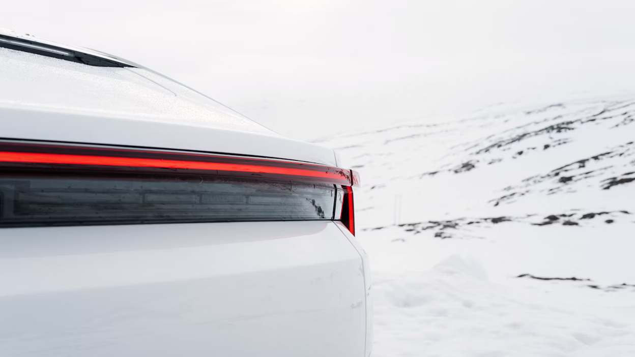 Back of Polestar 4 in front of mountains