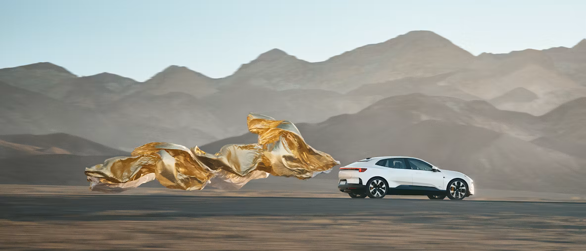 Polestar 4 in de woestijn