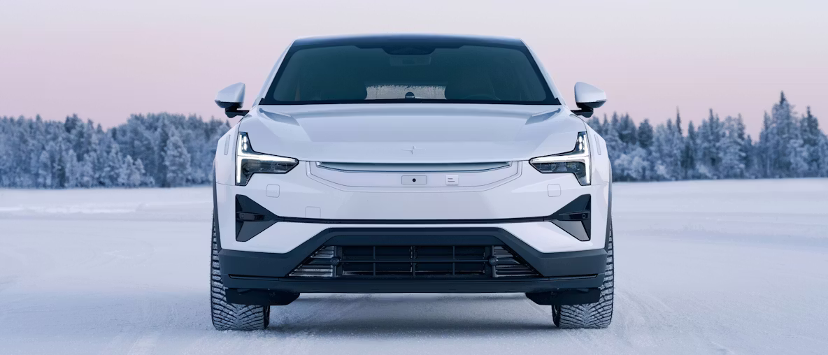 Polestar 3 in color Snow on snowy field