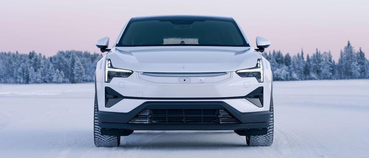 Polestar 3 in color Snow on snowy field