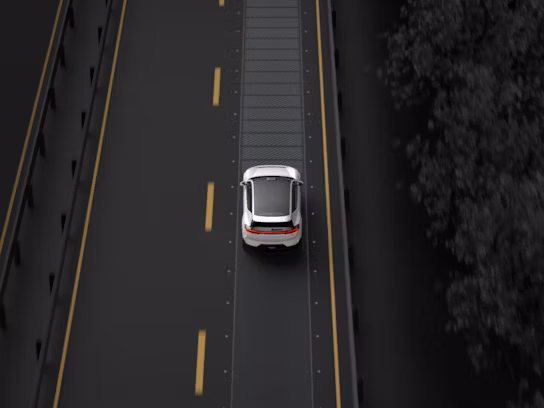 Animated Polestar 3 illustrating the functionality of Pilot Assist