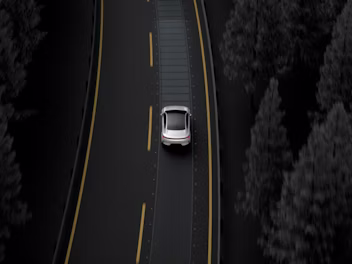 Animated Polestar 4 showcasing the functionality of Pilot Assist