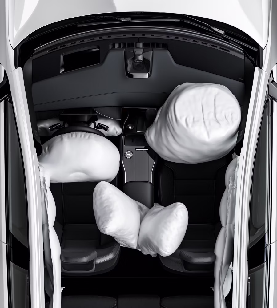 A bird’s eye view of Polestar 3’s interior with its airbags deployed.