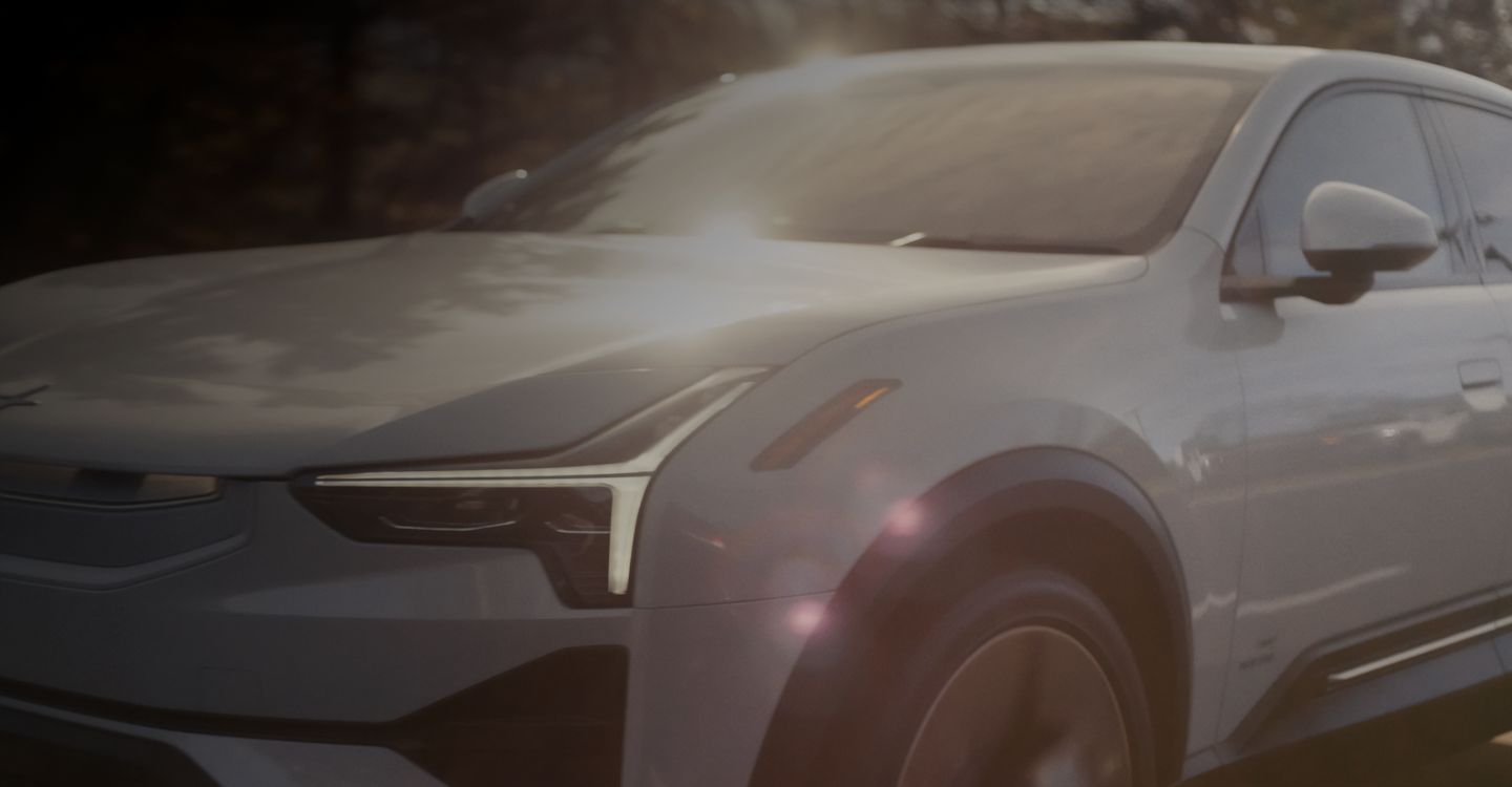 Polestar 3 in a sunny lighting driving.