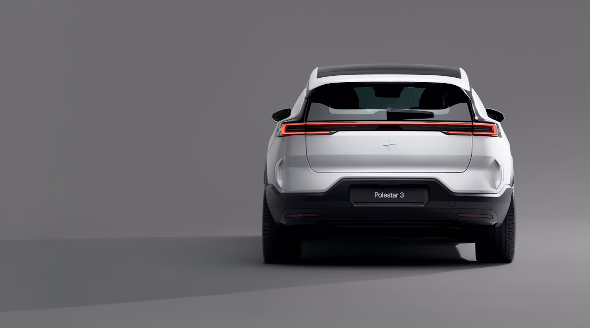 The back of Polestar 3 in Magnesium colour standing in a grey background.