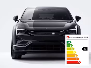 Polestar 3 en noir vue de face avec étiquette énergétique C.