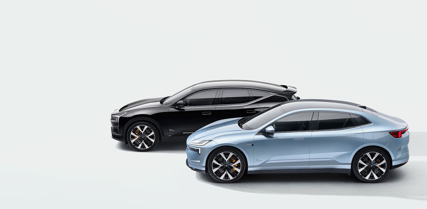 A black Polestar 3 and a blue Polestar 4, parked side by side on a white background.