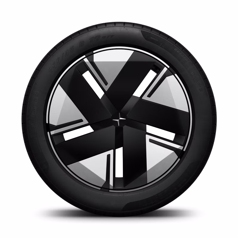 Polestar 2’s 19-inch cast alloy, diamond cut Aero wheel with gloss-grey finish.