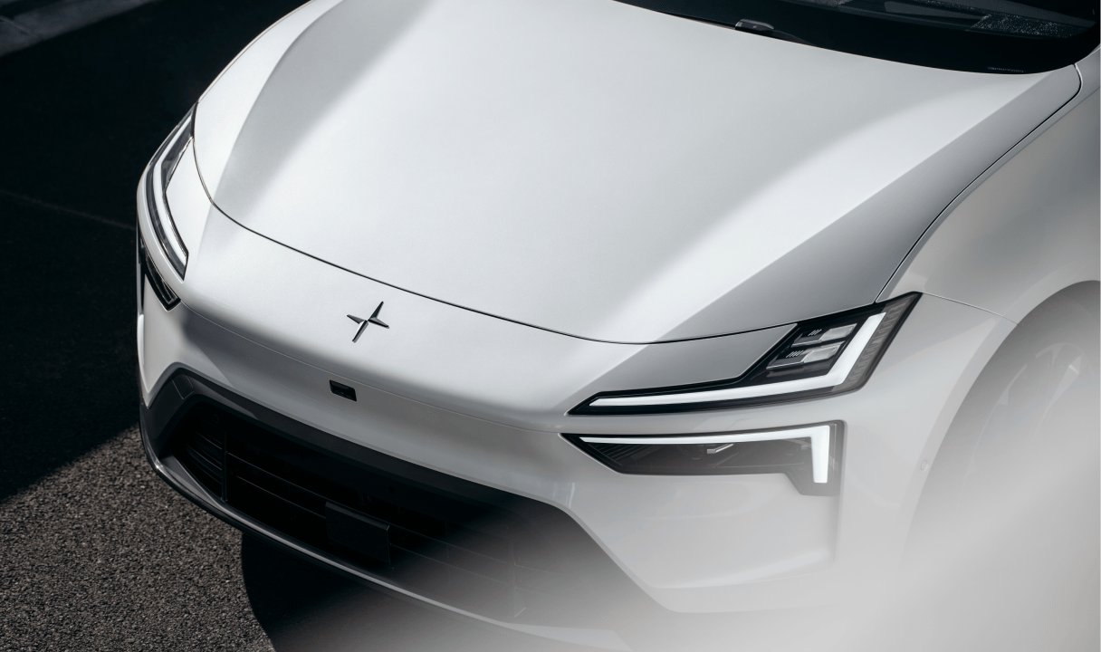 Polestar 4 coupé front end with headlights and hood emblem
