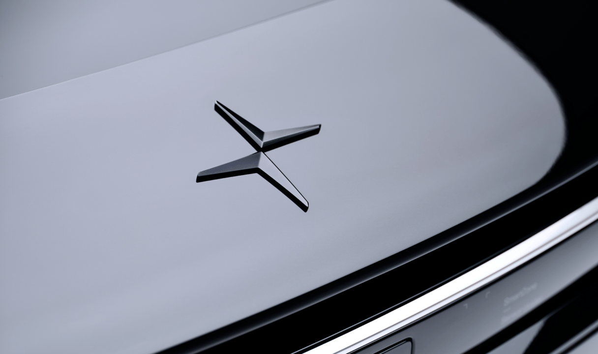 Polestar logo on a Polestar 3 hood