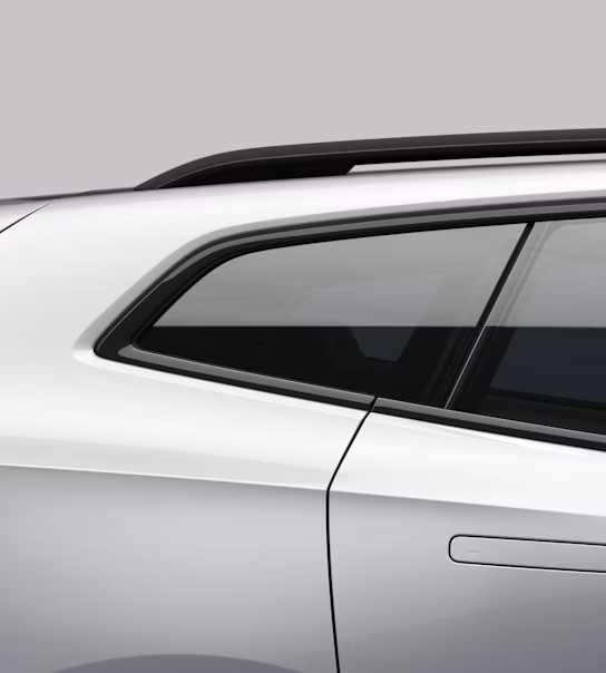 The rear side of Polestar 4 SUV showing quarter glass with flush glazing and flushed door handle.